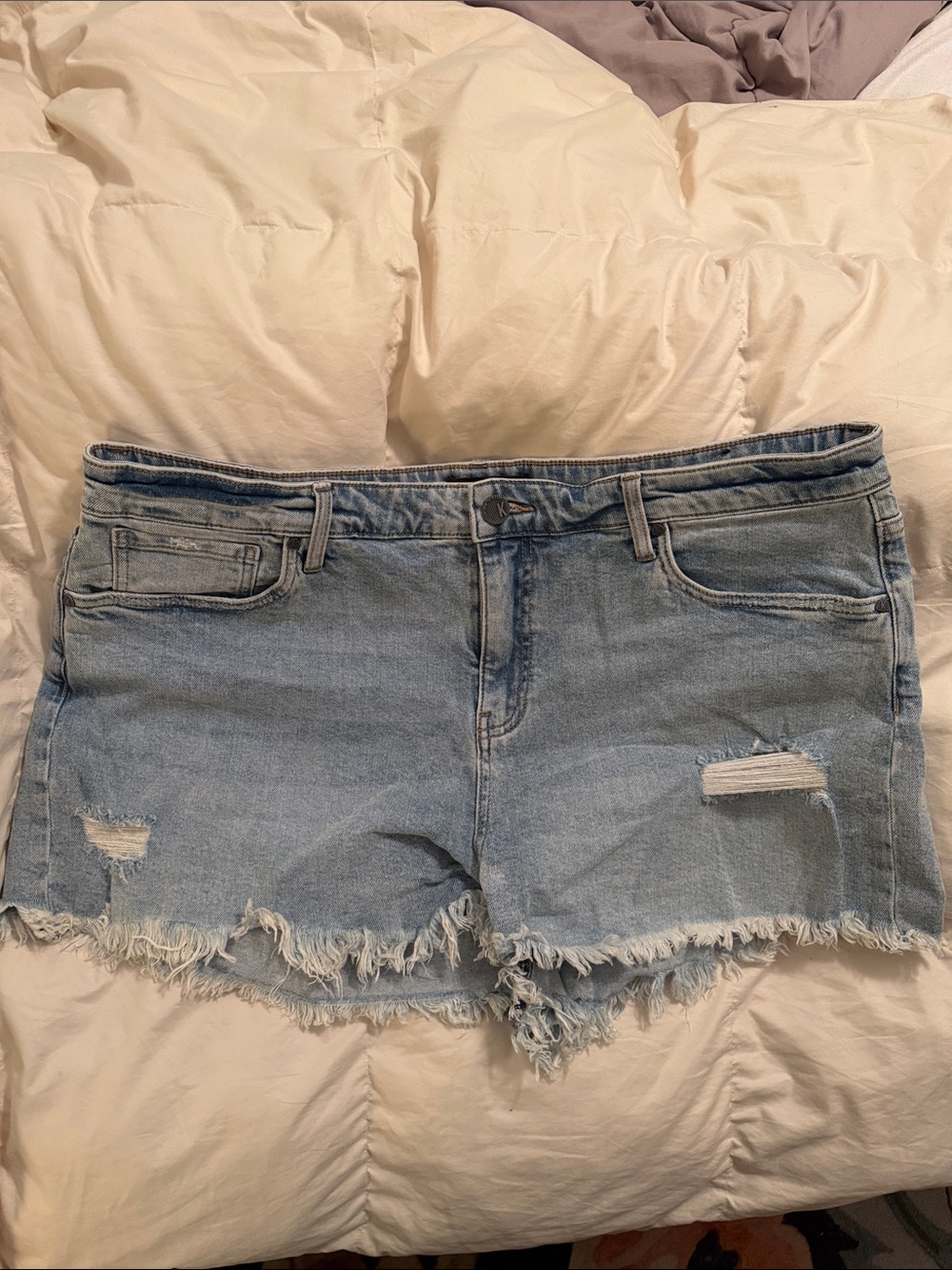 KUT Like New Light Wash Denim Frayed Hem Women's Shorts
